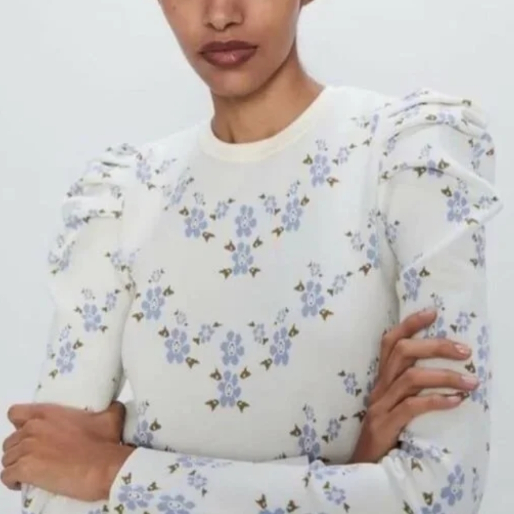 Kiss The Stars | Floral Knit Balloon Shoulder Top